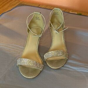 DAVID'S BRIDAL Crystal-Topped Wedge Sandals with Ankle Strap
STYLE# MARI